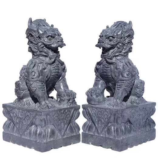 A pair of stone carvings and stone unicorns. A pair of bluestone carvings for town houses, home courtyards, outdoor fortune-seeking beasts, and villa entrance ornaments. Dragon claw unicorns are 75 meters long, 50 meters wide, and 15 meters high.