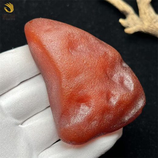 Fuwanzhe natural beeswax raw stone genuine handle piece raw amber red leather full leather pendant 72.18g