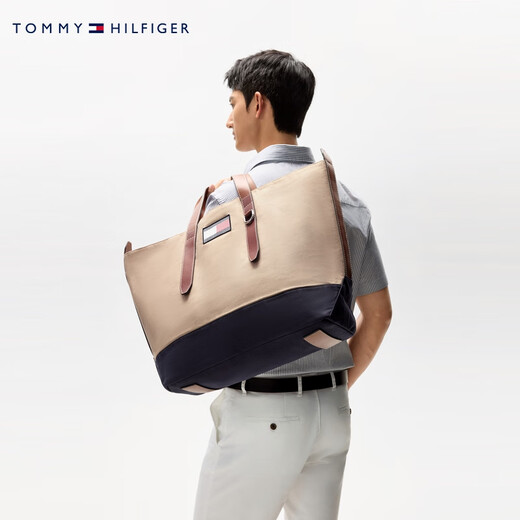 Tommy Hilfiger muestra Tommy25 nuevo bolso de hombro de lona portátil de gran capacidad de color en contraste para hombres de primavera y verano 13915 Caqui ACI