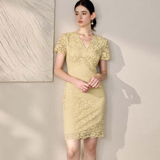 Roeyshouse en dentelle française Robe jaune à col