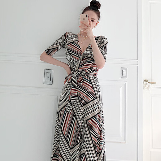 
Poresno wrap skirt one-piece dress Celebrity same long skirt makes you look slim and sexy, V-neck waist-closing slit print 3291 M All size