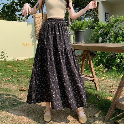 Capítulo genial (Kuzhang) Falda floral azul para mujeres en el verano 2025 Nuevo diseño de falda delgada de cintura alta de cintura alta Falda/Dang S de cubierta de cadera de nicho de cadera