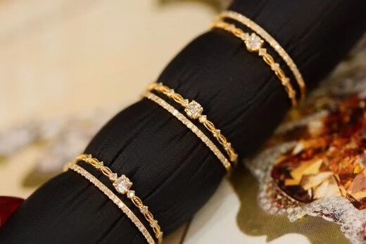 Chili Jewelry Exhibition 18K gold diamond 15 points double row diamond ring with a fairy-like and girlish feeling. No grading below 20 points. No grading below 20 points 15 points.