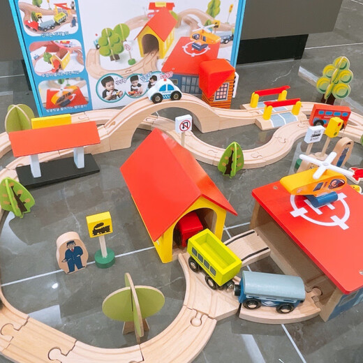 [2877 Les gens collectent] Track en bois Trains en bois Electric Train Tour Toy Car enfants Utilisez le cerveau 32 pièces Courses de montagnes russes Blocons de construction Small Train