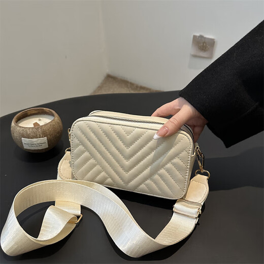 Frauen Mode vielseitig ein Schulter-Cross-Body-Tasche High-End-Nischendesign Diamant gesticktes Faden kleiner quadratischer Baohao 6215 Beige White