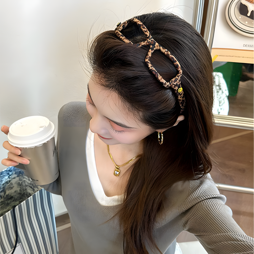 UOSU high-ceiling leopard print glasses headband for women going out, high-end, niche, versatile face wash headband, cute headwear for best friends, retro leopard print glasses headband