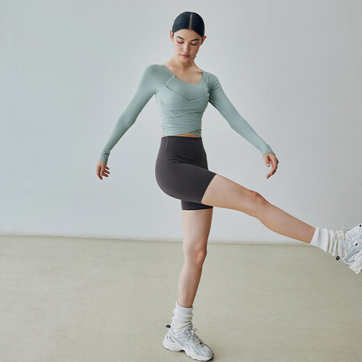 Gigt Jiji yoga wear women's long-sleeved autumn pleated waist slimming sports T-shirt with chest pad Pilates training wear milk coffee white M