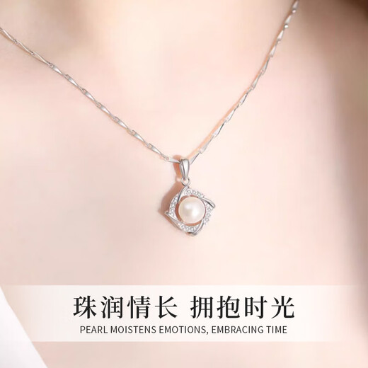 Lao Fengxiang sterling silver pearl necklace women's favorite hug clavicle chain pendant birthday Chinese Valentine's Day gift for girlfriend and wife classic brand gift box *Yakura shipment/fast delivery silver