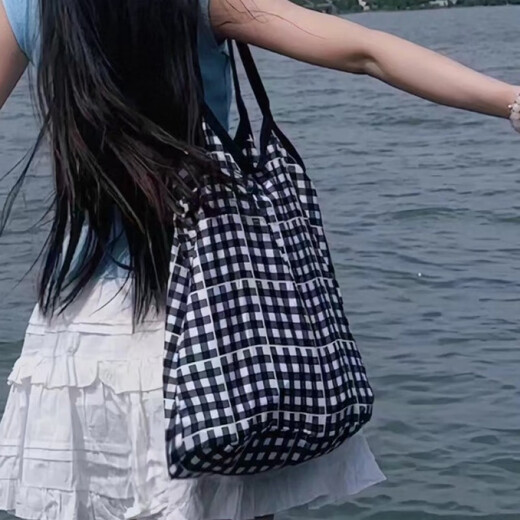 稻草人（MEXICAN）包包女2024新款文艺黑白格子手提单肩包清爽夏日帆布水桶包腋下包 黑色