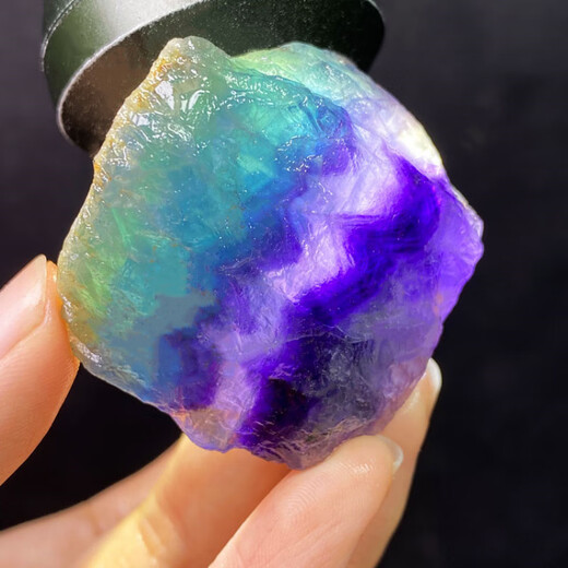 Colorful fluorite raw stone Tianl natural wool crystal specimen raw ore thousand-layer rainbow fish tank landscaping fragrance pendant 679
