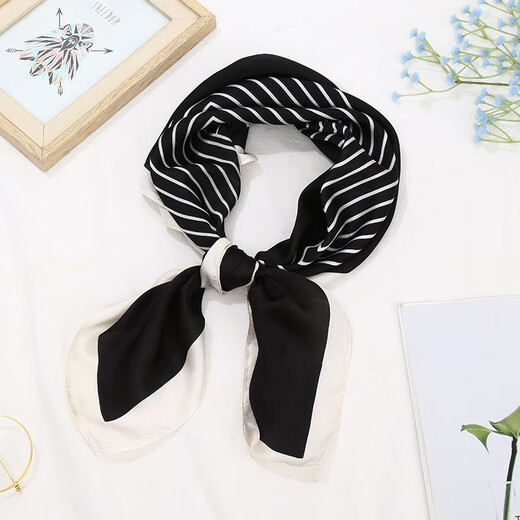 70 Seidenschalel Square Schal Korean Mode vielseitiger professioneller simulierter Seidenschal Retro gedruckter Seidenschal für Frauen 11#D Buchstaben Weiß 70*70