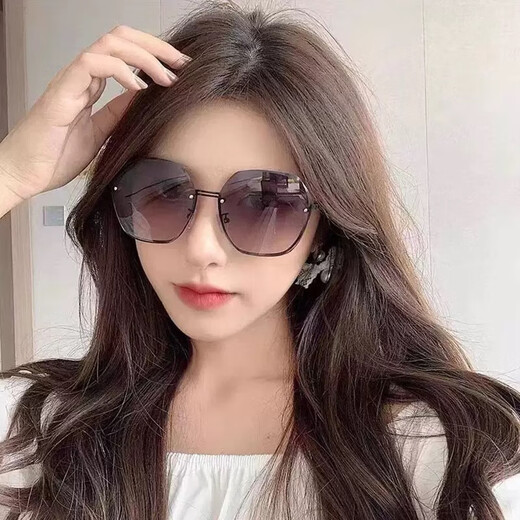 2025 Nouvelles lunettes de soleil pour femmes sans bord coupées pour femmes pour les femmes de la célébrité Internet Protection solaire Lunes de conduite Round Fomes Trendy Femmes 9902 Top bleu et rose inférieur [Boîte en verre + tissu miroir]