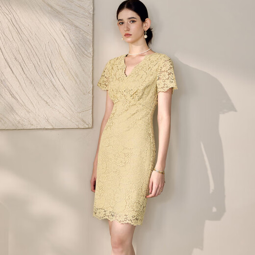 Roeyshouse en dentelle française Robe jaune à col