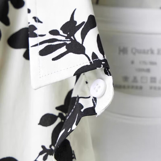 Kazuki Kuraishi Brand tendance à la mode nouvelle chemise à manches courtes à manches courtes en noir et blanc à moitié à manches à manches en vrac de chemise hommes décontractée Black XL (130-150jin [Jin est égal à 0,5 kg]))