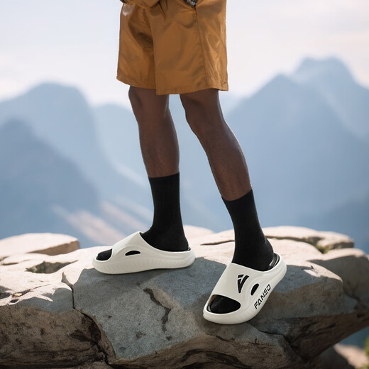 Jieliya Sports Pantoffeln für Männer im Sommer 2025 Neue Stil von lässigen und vielseitigen nicht rutschfesten Wear-resistenten EVA-Anti-Odor-Hausschuhen für Männer, Weiß und Schwarz 42-43 [geeignet für die Größen 41-42]