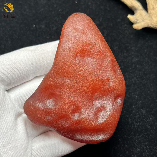 Fuwanzhe natural beeswax raw stone genuine handle piece raw amber red leather full leather pendant 72.18g