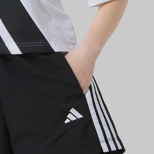 阿迪达斯 （adidas）女装运动套装 三叶草时尚休闲服短袖T恤衫宽松透气休闲短裤两件套 IR9533+JE1309 S