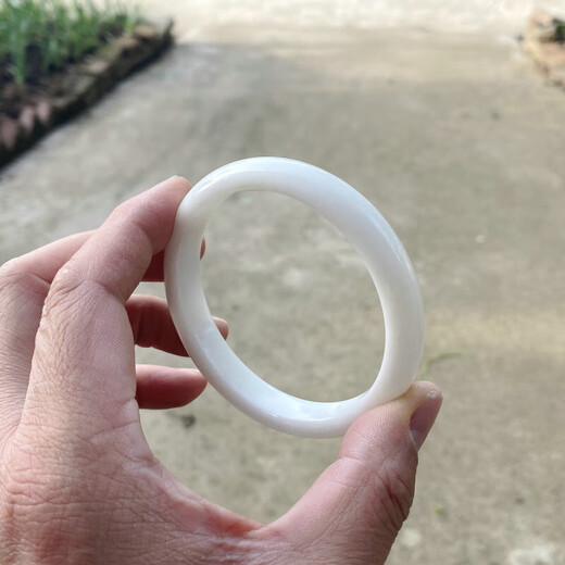 L'ancienne version de Fengchengxiang Style Shaanxi Xi'an Lantian Jade Bracelet à la mode des femmes en terre cuite pour femmes et chevaux Bracelet de beauté Jade Live avec certificat 5,2 cm
