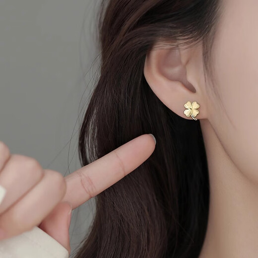 Xinshe 925 sterling silver four-leaf clover earrings for women, light luxury, niche design, high-end earrings, women's earrings for ear piercing, non-allergenic, 925 silver four-leaf clover earrings, one pair
