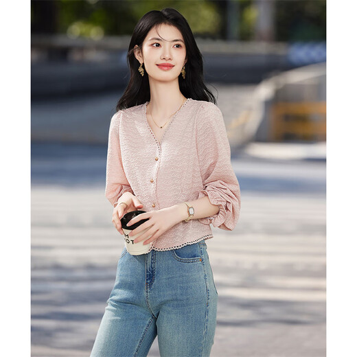 Shangjing shirt women's 26th early spring new women's clothing sweet little fragrance lace stitching small age-reducing V-neck shirt women