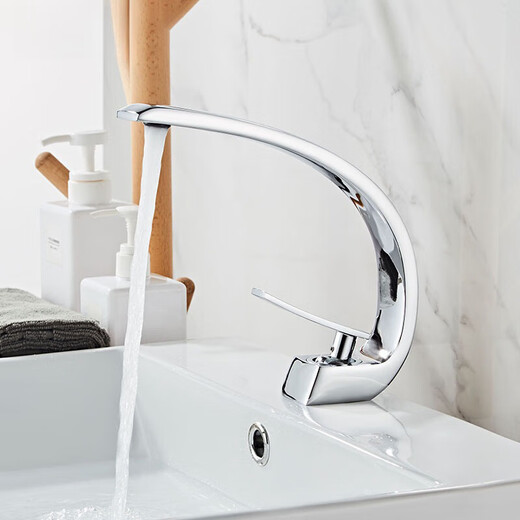 G Luxome Mond gebogener Haushaltswaschbecken Wasserhahn Einfacher elektroplieren heißer und kaltes Wasser Wasserhahn Handwaschbecken Wasserhahn ein Loch 6623-Black