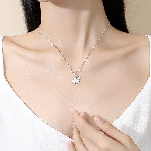 Ginkgo leaf pendant necklace for women 2025 new temperament versatile clavicle chain light luxury high-end accessories Chinese Valentine's Day gift Ginkgo leaf necklace