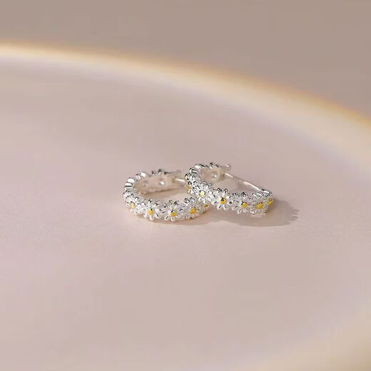 RSRDDY sterling silver 9999 silver earrings new anti-allergic earrings niche ins pure silver temperament ear buckle earrings sterling silver daisy earrings Lao Fengxiang's same style 4.56g (sterling silver pair)