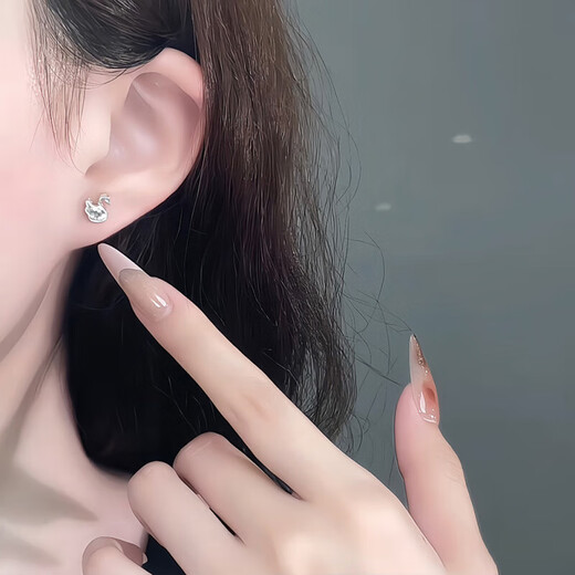 Beijing Gold Trading Center Co., Ltd. Platinum Earrings Pure White Swan Foot Platinum Earrings for Wife’s Birthday Gift Mid-Autumn and Valentine’s Day Approximately 1.99g