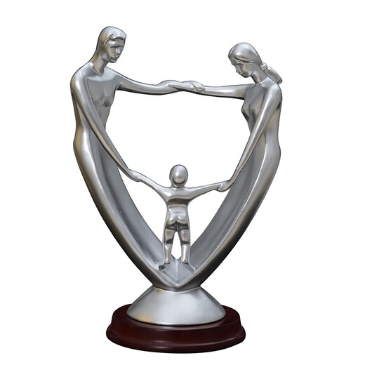Master Tong’s family of three ornaments 10th anniversary wedding anniversary gift wife husband boyfriend girlfriend home decoration 15935 silver + lettering provided + boy (family three