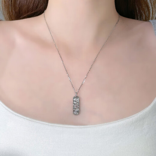 Beijing Gold Trading Center Co., Ltd. Platinum Wealth Breaking Ice Pendant Wealth Breaking Ice Pendant is about 3.09g