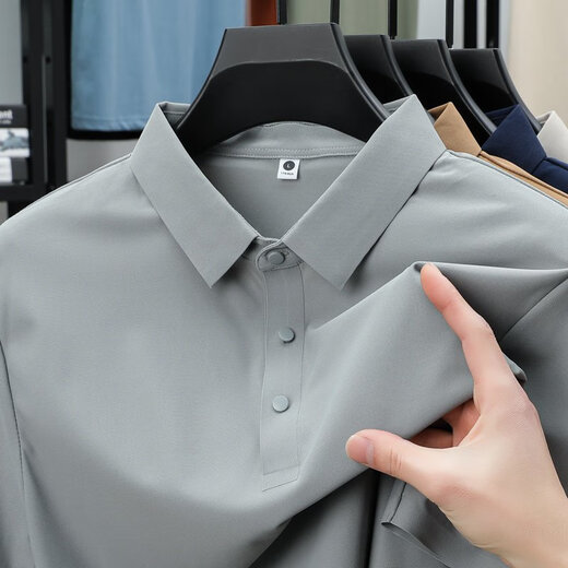 Jinlilai [gebrochener Code, um das Schnäppchen aufzunehmen] Leichte luxuriöse Eisseide coole Textur kurzärmelige Herren-T-Shirt 2025 Neues Männer Polo 12358 Grau und Blau M.