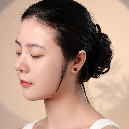 Dara natural blood amber earrings for women S925 silver amber earrings practical elders Chinese Valentine's Day gift for girlfriend and wife