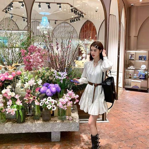 Lugeli French Dress Новое белое V-образное ретро-ретро-плиссированное высококачественное похудение и сладкое платье Fairy White + Belt M [Рекомендуется 90-110JIN [JIN равно 0,5 кг]]]