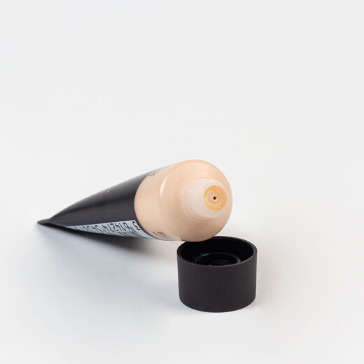 Lancôme's new long-wearing lightweight foundation po-01 10ml is on clearance