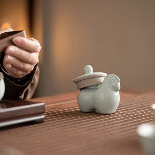 SUSHI CERAMICS Ru kiln is an instant success, tea pets, tea sets and accessories are affordable