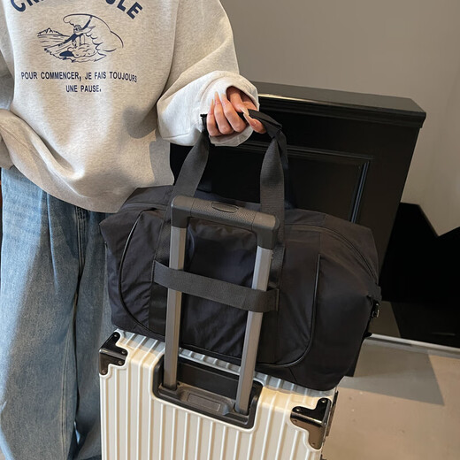 Neue Kurzstrecken-Reisetasche für Frauen mit großer Kapazität Leichtes Duffle Bag Fitness Bag Expansion Vielseitiger Modetrend-Crossbody-Tasche Schwarzer regulärer Stil