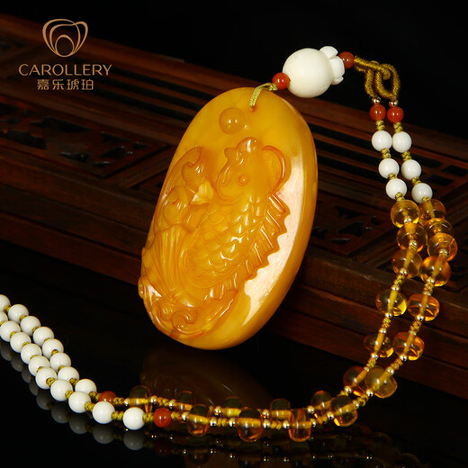 Carol amber chicken fat yellow beeswax pendant for men and women old beeswax carved fish pendant natural oxidized amber pendant