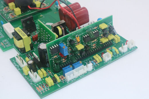 Dual-Spannungs-Wechselrichterschweißmaschine obere Platte ZX7-200/250 Wechselrichterschweißmaschine Motherboard 220 V/380 V Dual-Purple-Schweißmaschinenplatte mit Rohr 3878 Brandneu