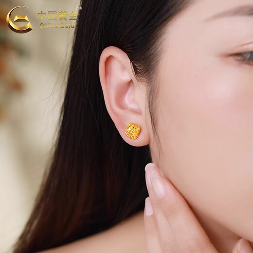 CHINA GOLD 18K gold sugar cube earrings for women, versatile straight needle light luxury niche high-end earrings birthday gift for girlfriend 18K gold sugar cube earrings, one pair, about 0.45g + brand gift box