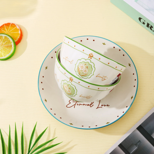 Underglaze color ceramics with a touch of spring scene/strawberry doll/cute panda/geometric pattern tableware set randomly sent out randomly with random designs and colors randomly sent out 4 7-inch plates (randomly sent)