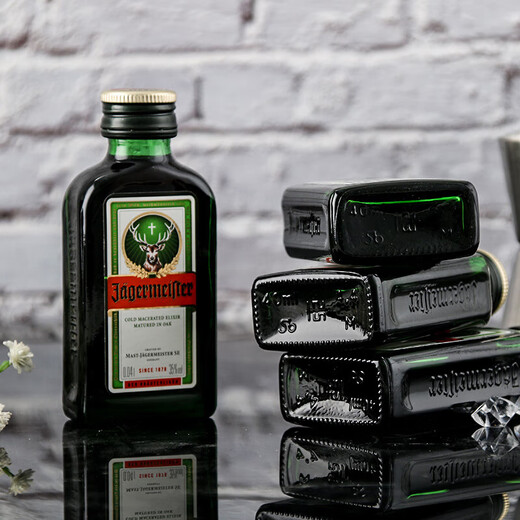 Jagermeister petite bouteille de vin étranger, six vins de base principaux, whisky, brandy, vodka, rhum, tequila, gin, wild wine compagne 40ml * 1 bouteille
