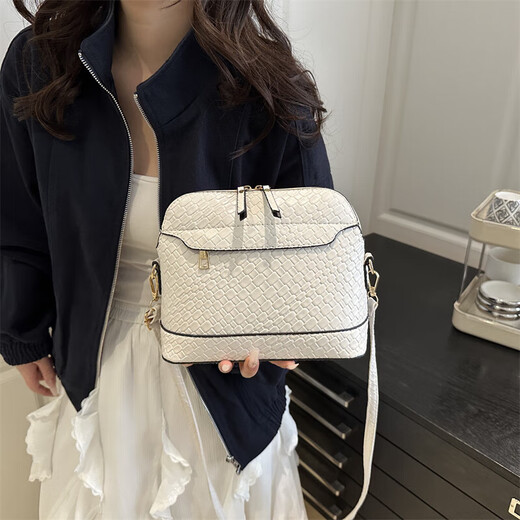 Bag Women 2025 Trendy Solid Color Retro einfache große Kapazität Neue Frühlings- und Sommer -Mode -Muster Single 6268 Weiß