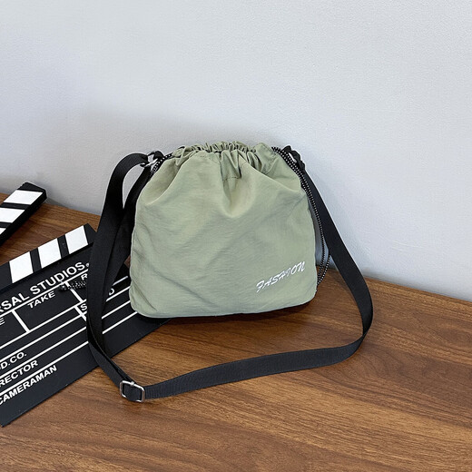 双肩包男抽绳超薄新款时尚潮流可折叠斜跨背包情侣个性纯色小书包 绿色