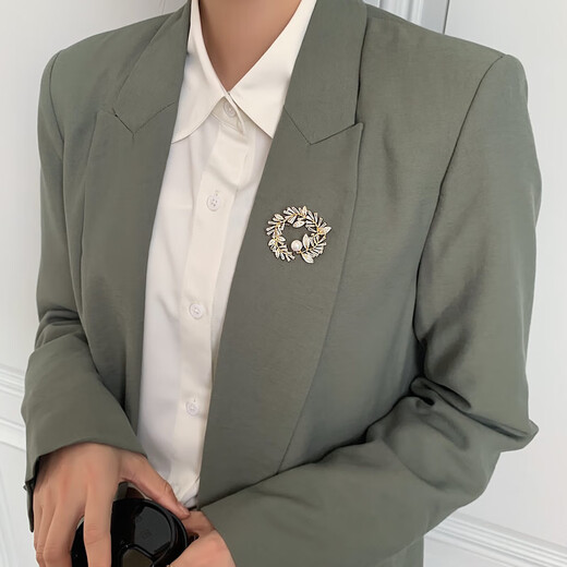 Ao Yan Lai Pearl Brooch Women's Scarf Button 2025 New Trendy Niche Design Decorative Accessories Gold