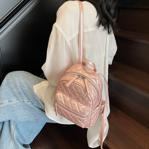Backpack 2025 Nouveau diamant haut de gamme à la mode à petite capacité Simple Schoolbag Niche polyvalent Commu au backpack Out Pink
