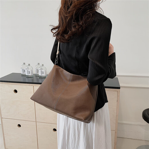 Große Kapazität Retro Casual 2024 Vielseitige neue Mode Umhängetasche Premium Umhängetasche Einkaufstasche Beuteltasche Braun