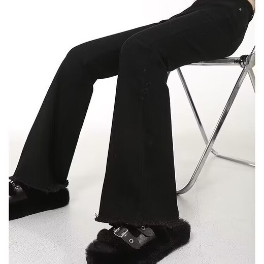 Jeans micro-flareaux noirs pour femmes 2025 Pantalage à la fourrure mince de printemps et d'automne