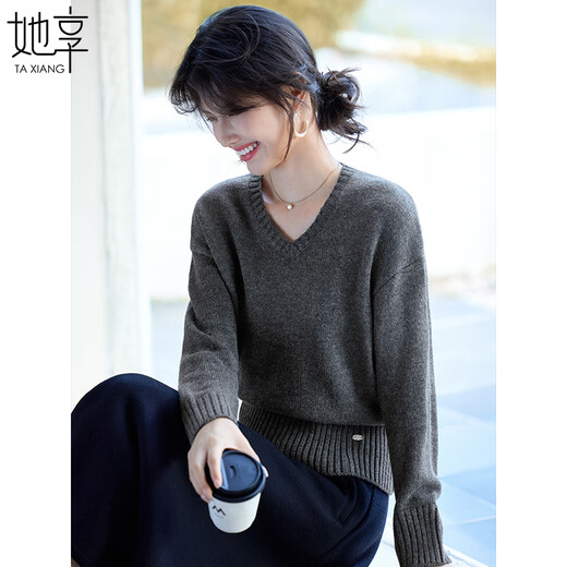 She enjoys the lazy style knitted sweater for women gray gray v-neck sweater knitted top bottoming shirt for women T53Z093