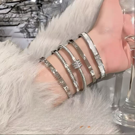Titanium steel colorless light luxury high-end Roman numeral bracelet white shell bracelet women's birthday gift single row diamond gold bracelet