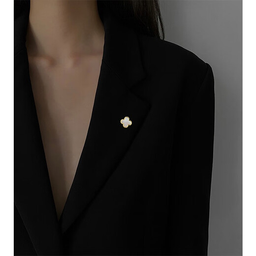 Quamer7do mini broche en forme de mère exquise pour le décolleté des femmes Bouton anti-exposé à collier de collier de collier Pin Cardigan Fixation des accessoires en forme de mère étoile